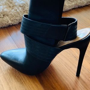 Bcbg runway black leather booties!